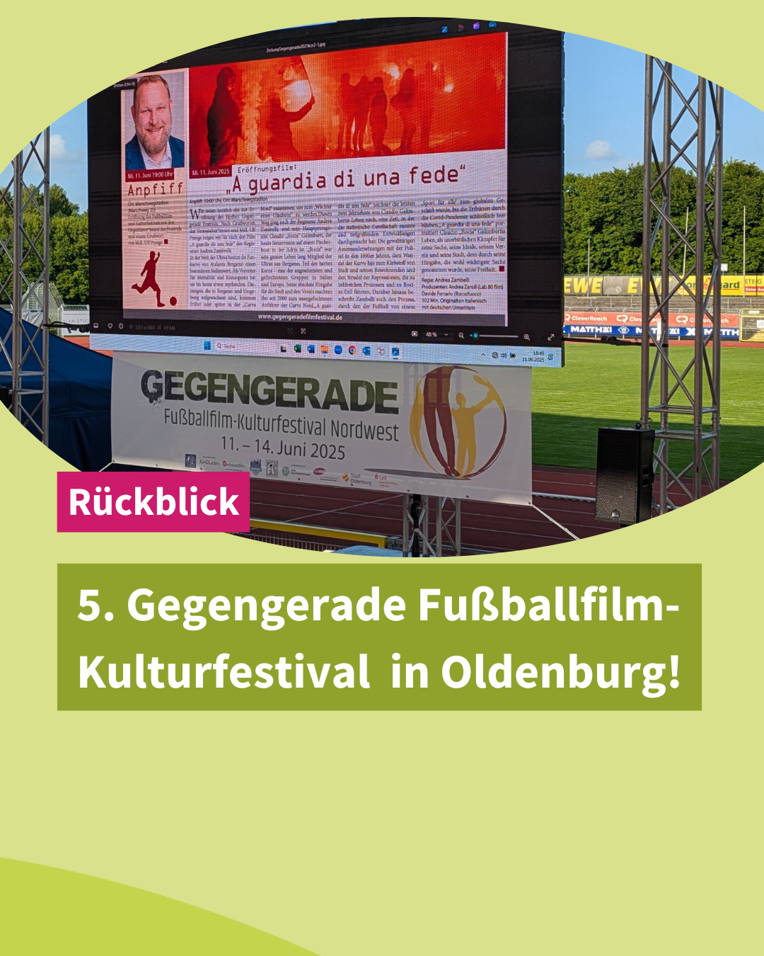 Große Anzeigetafel im Stadion zeigt Zeitungsausschnitt zum Eröffnungsfilm 'A guardia di una fede' beim 5. Gegengerade Fußballfilm-Kulturfestival Nordwest vom 11. bis 14. Juni 2025 in Oldenburg