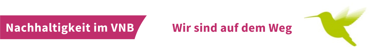 Textbanner mit den Worten 'Nachhaltigkeit im VNB' und 'Wir sind auf dem Weg' neben einem stilisierten grünen Vogel.