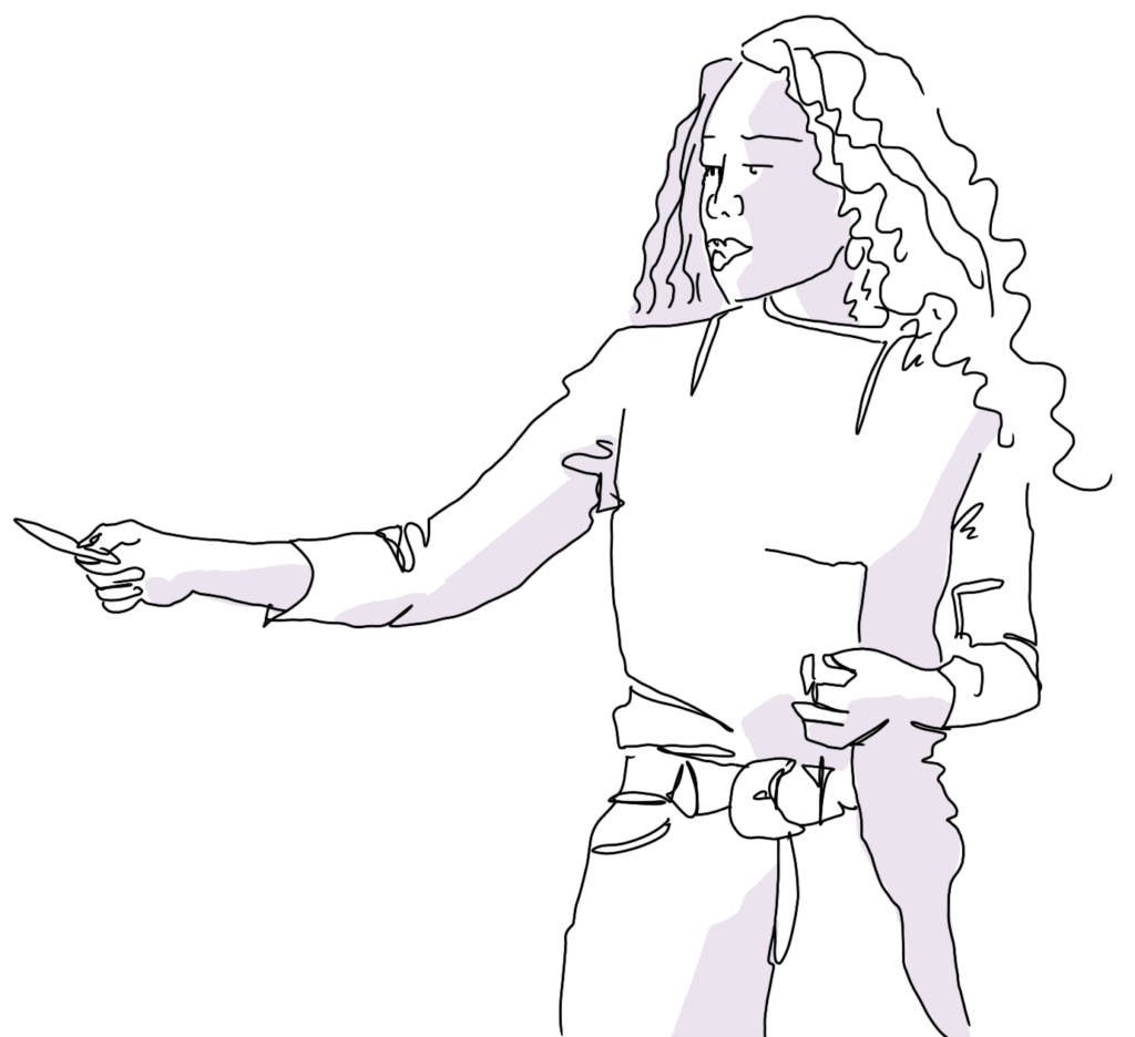 Frau, die mit einem Stift auf etwas hindeutet