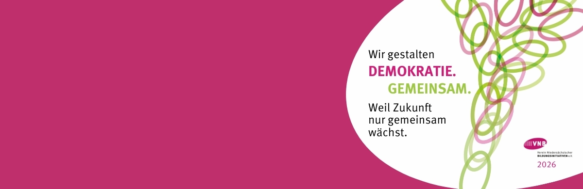 VNB Neujahrsgruß 2026  - Verschlungene grüne und Magenta Ellipsen bilden ein abstraktes wachsendes Muster neben dem Text 'Wir gestalten DEMOKRATIE. GEMEINSAM. Weil Zukunft nur gemeinsam wächst.' und dem Logo des Vereins Niedersächsischer Bildungsinitiativen e.V. mit der Jahreszahl 2026.